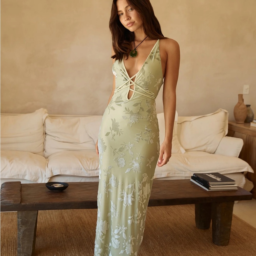 Elegant Floral Maxi Dress in Light Green